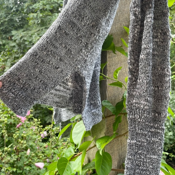 Hollister Soft Knit Sweater - Picture 5 of 5